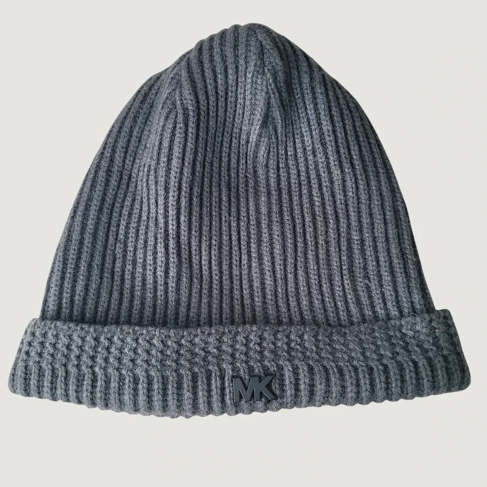 Michael Kors Mens Gray Ribbed Knit Beanie Hat Cuffed MK Logo Charcoal Cap